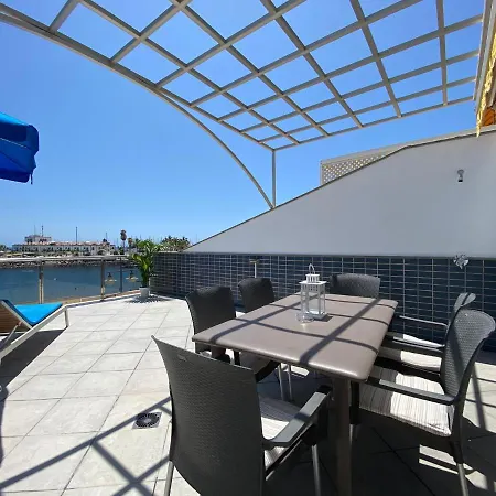 Billy's Beachfront With Pool Access Apartment *